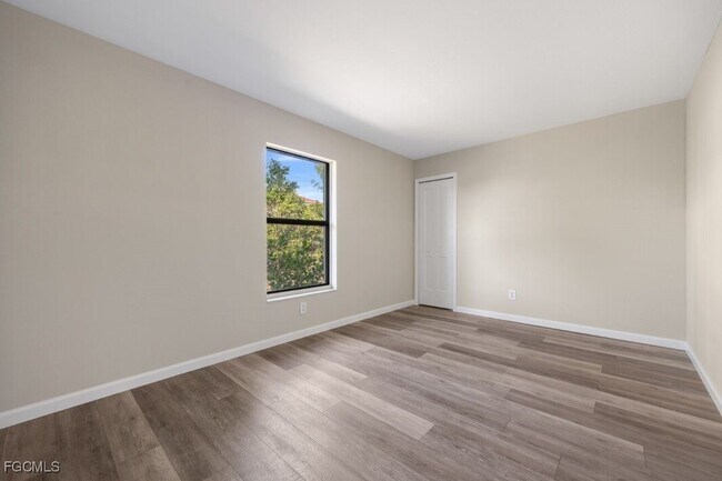 Building Photo - 5113 SW 15th Pl