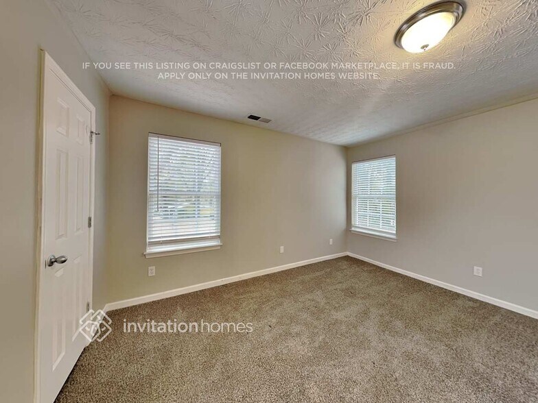 Building Photo - 86 E Main St N