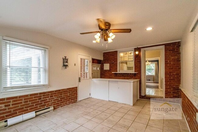 Building Photo - 326 Lincoln Ave