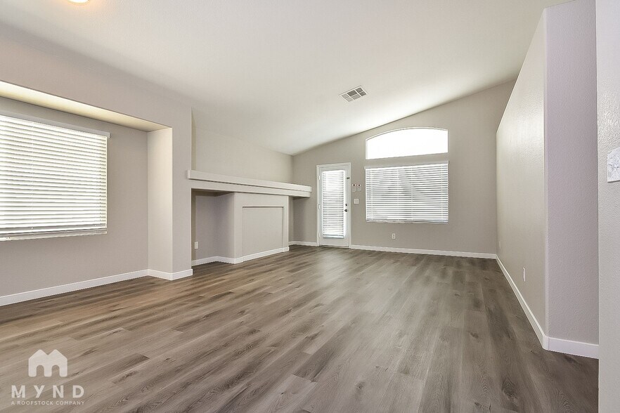 Building Photo - 8116 Dinsmore Dr