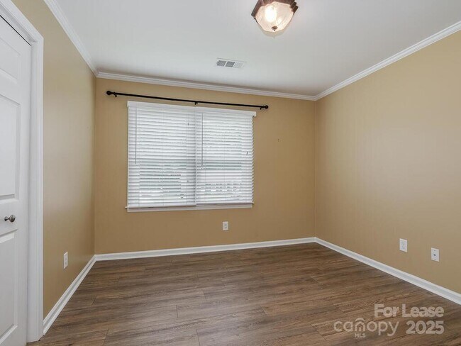 Building Photo - 325 Clearbrook Rd