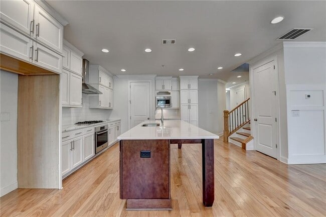 Building Photo - 341 Bailey Walk