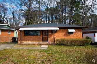 Building Photo - Charming 3 Bedroom brick ranch!