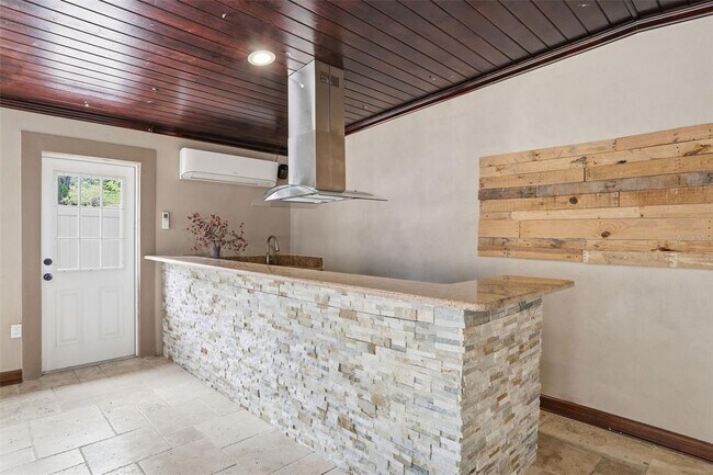 Building Photo - 2121 Park St N