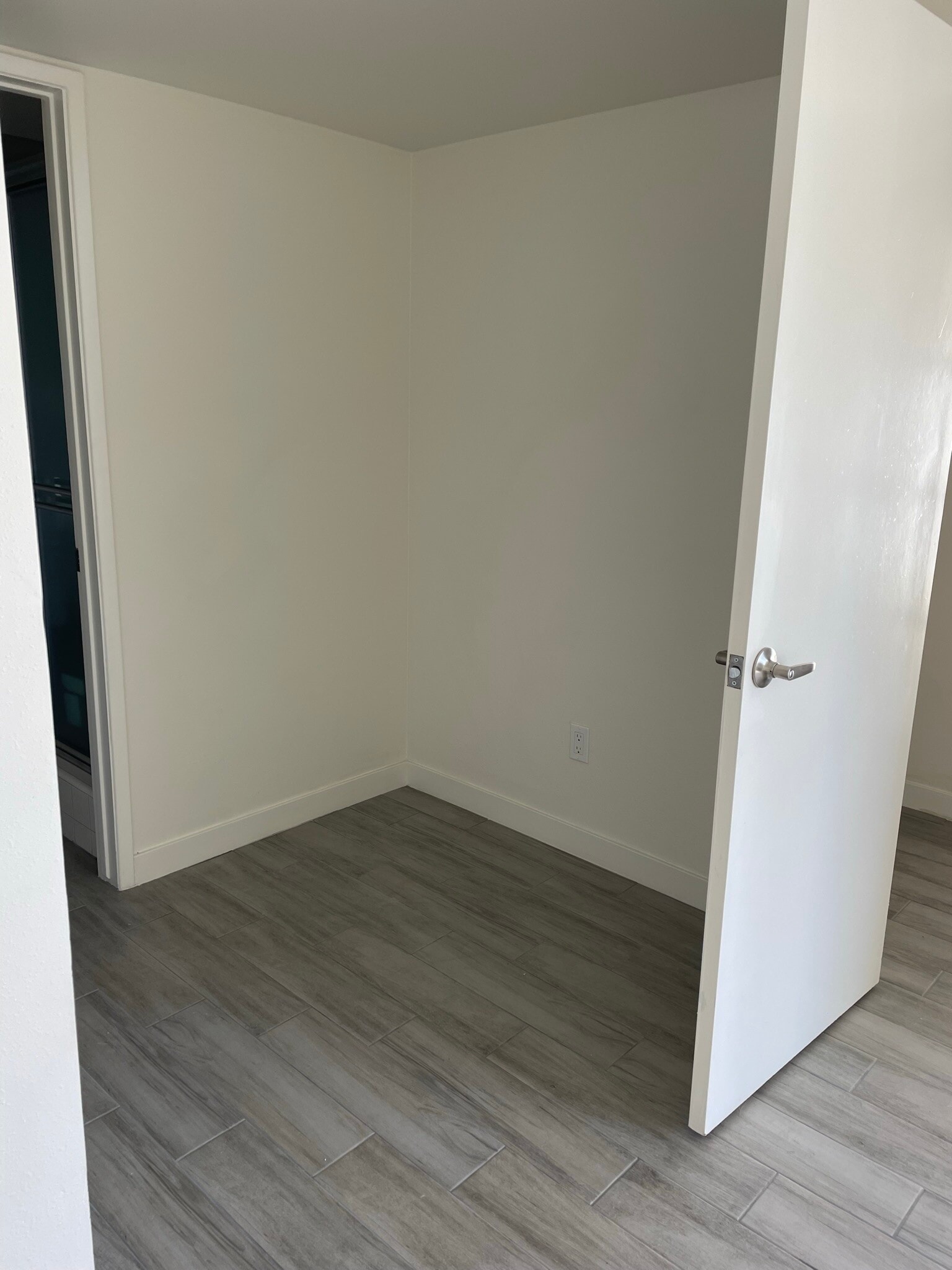 Master Bedroom Additional Sitting Area - 6052 Pat Ave