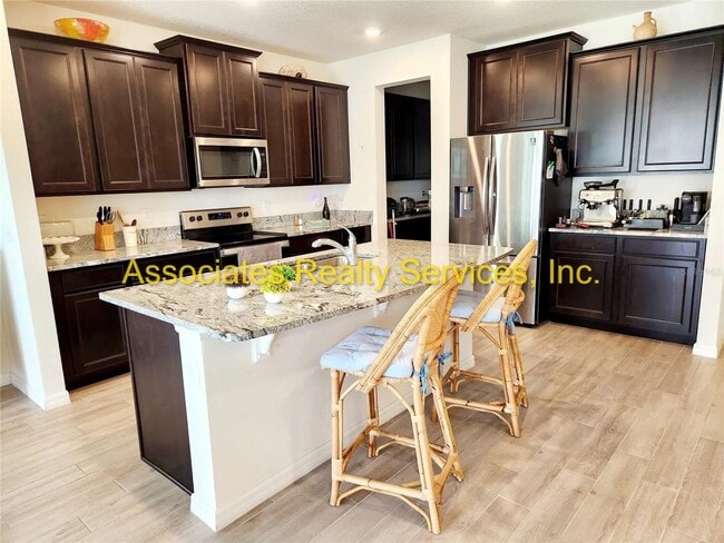 Building Photo - Arbor Greens gem!    Available this summer!