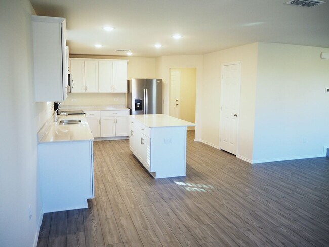 Building Photo - 3 Bed 2.5 Bath Home in Van Alstyne