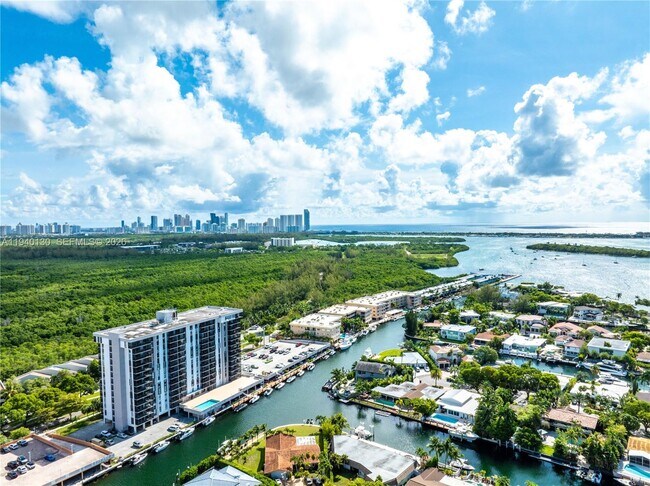 Building Photo - 2500 NE 135th St