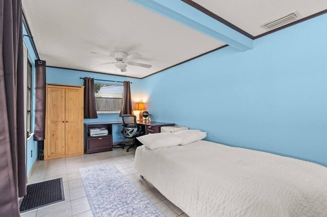 Building Photo - 1880 Kathy Ln