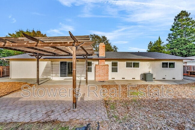 Building Photo - 925 St Louis Ct