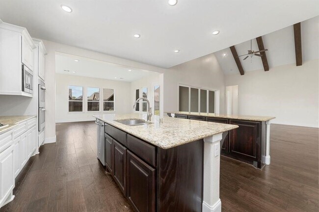 Building Photo - 9814 Carver Dr