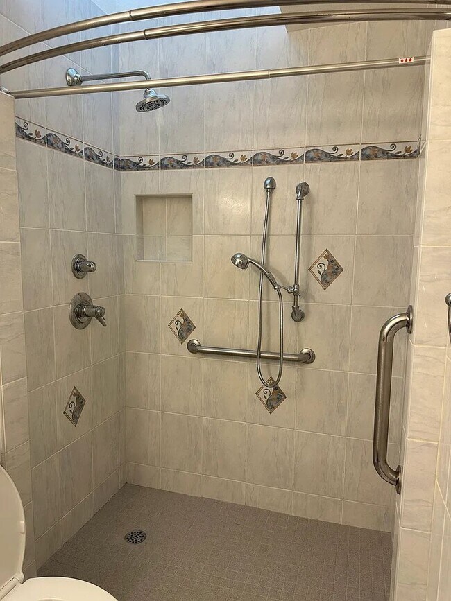 Building Photo - Spacious, 4 bedroom 2 bath single family home in Mililani! *First showing on Monday, January 5th ...