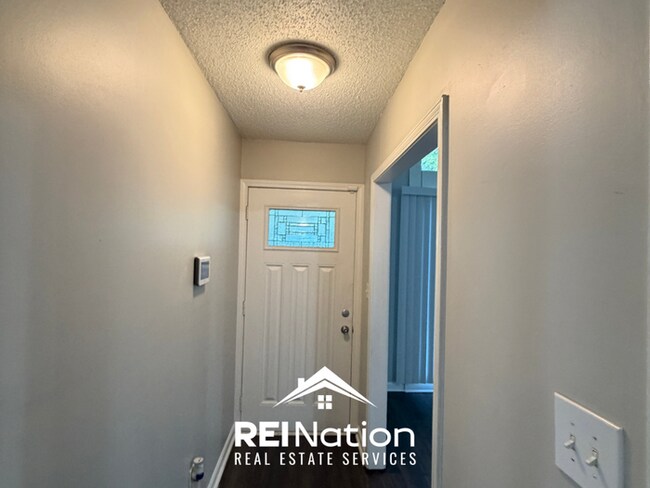Building Photo - ACT FAST! 3BR/2BA in Birmingham | Vaulted Ceilings & Fireplace | 2-Car Garage!