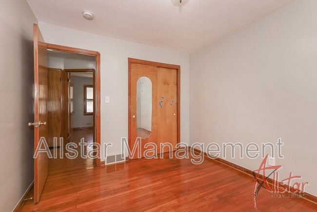 Building Photo - 9113 Outlook Dr