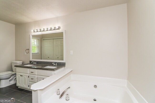 Building Photo - 400 Lake Swan Ct