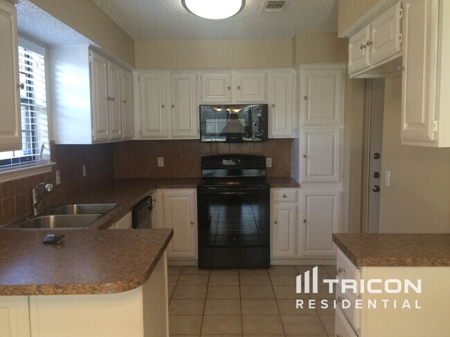 Building Photo - 708 Leedsfield Ct