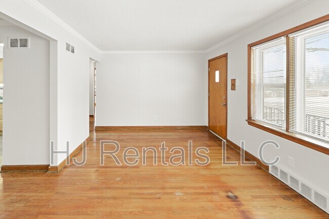 Building Photo - 1319 Chambers Rd