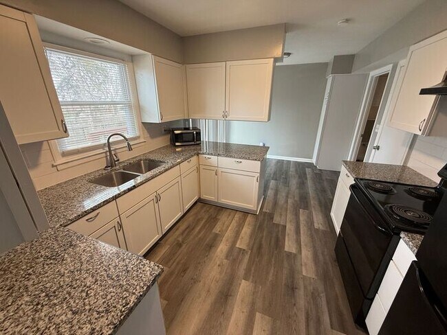 Building Photo - 3BR/2.5BA Duplex w/ 1-Car Garage + Fenced Yard