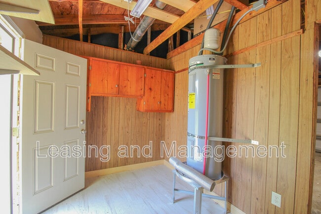 Building Photo - 305 Millcreek Dr
