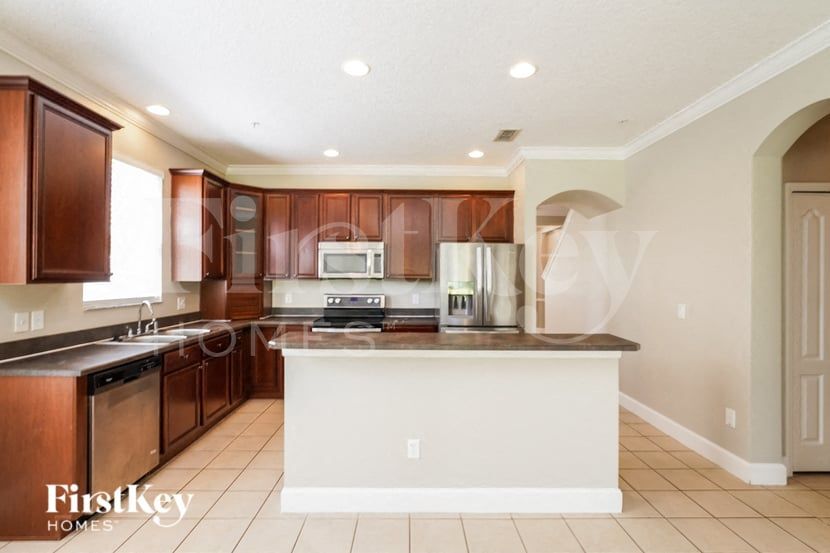 Building Photo - 9885 Moss Rose Way