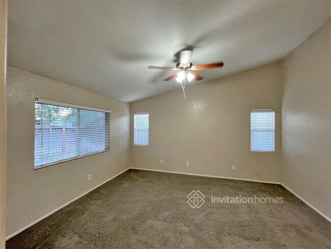 Building Photo - 781 Hillview St
