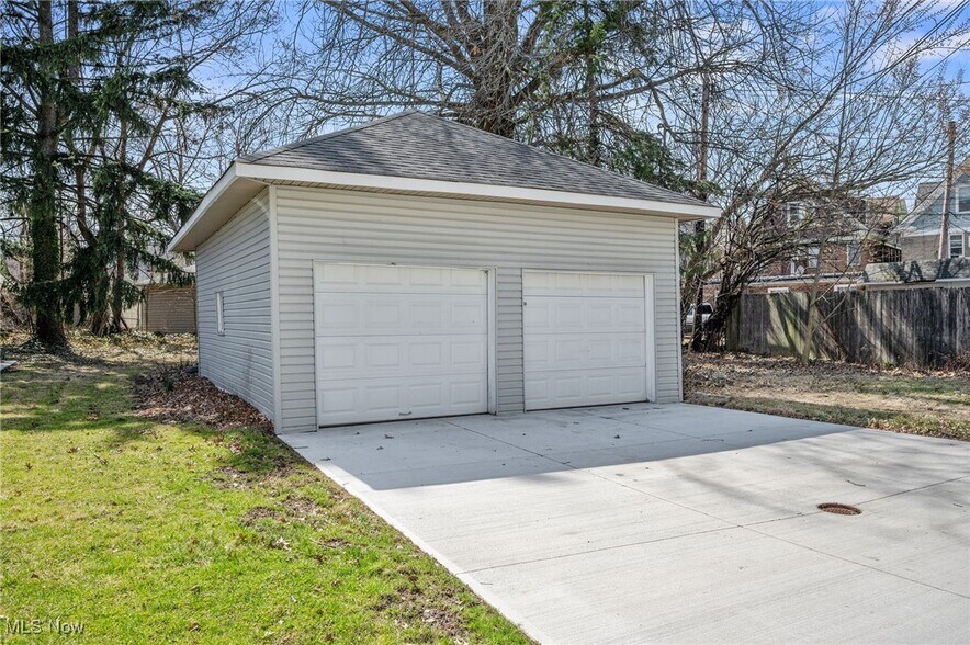 Building Photo - 9715 Clifton Blvd