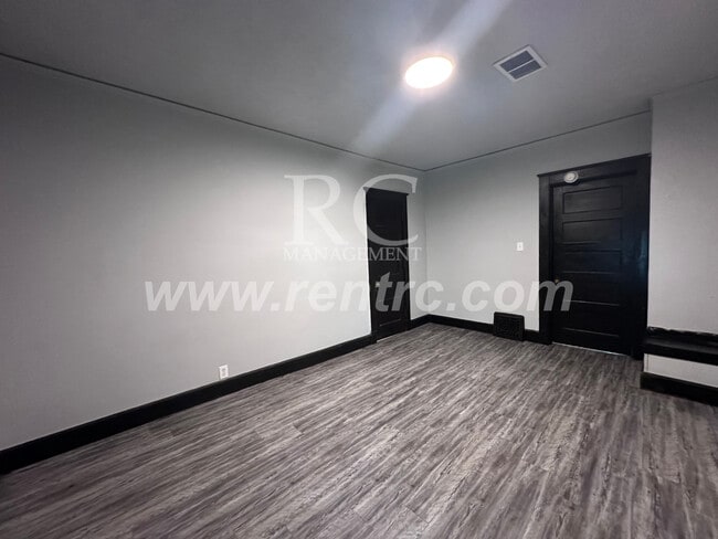 Building Photo - 223 Kentucky-