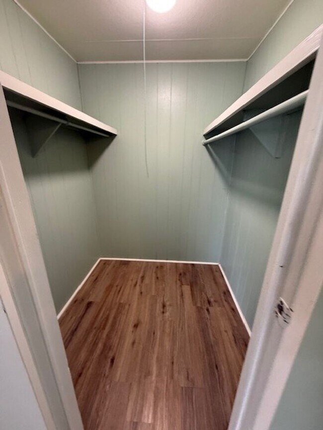 Building Photo - 3 Bedroom Spacious Home - Contact Property Pros