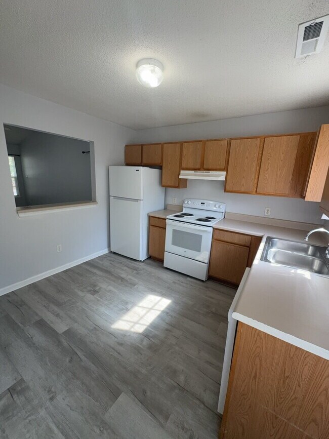 Building Photo - 996 W Pueblo Dr