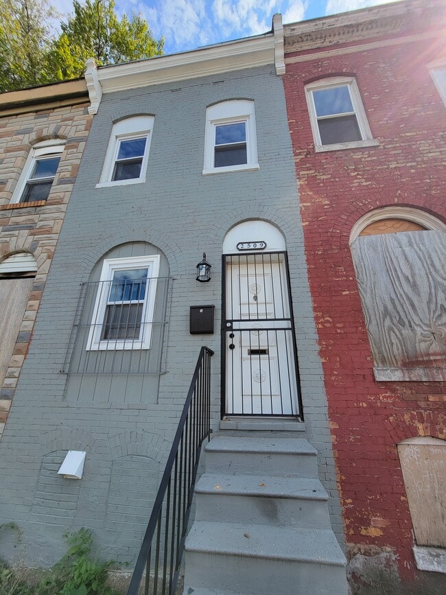 Building Photo - 2509 McHenry St