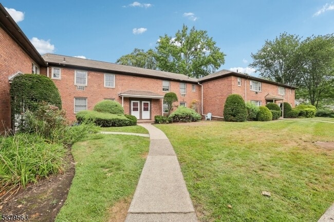 Building Photo - 14 B Lakeside Dr