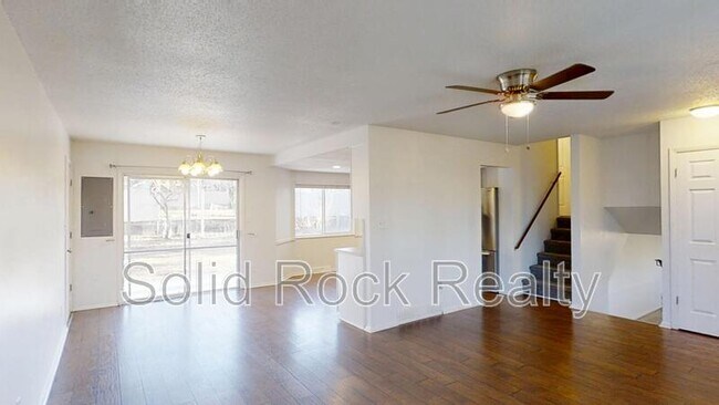 Building Photo - 4811 Villa Cir