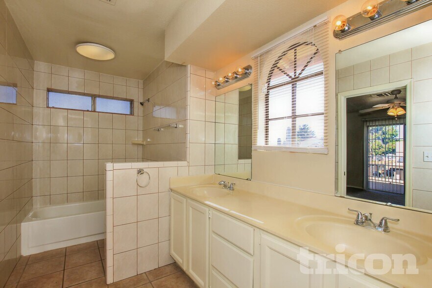 Building Photo - 7434 W Sierra St