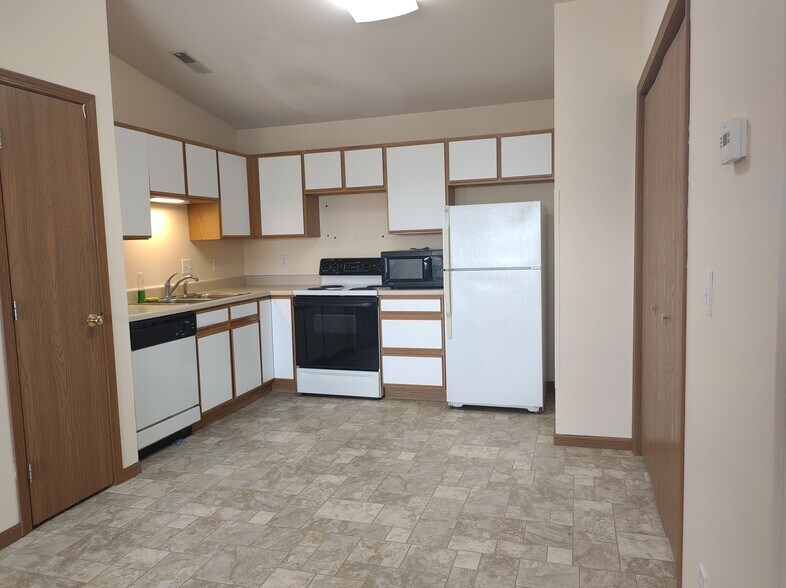 Building Photo - 1230 Murray St NE