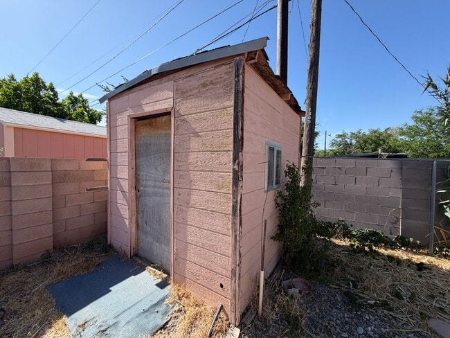 Building Photo - 3 Bedroom Single Story Home Available Near 12th St NW & Menaul Blvd NW!