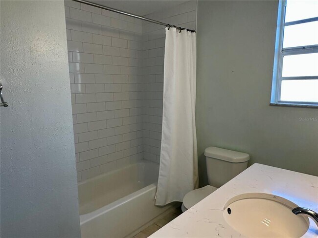 Building Photo - 1504 E 33rd Ave