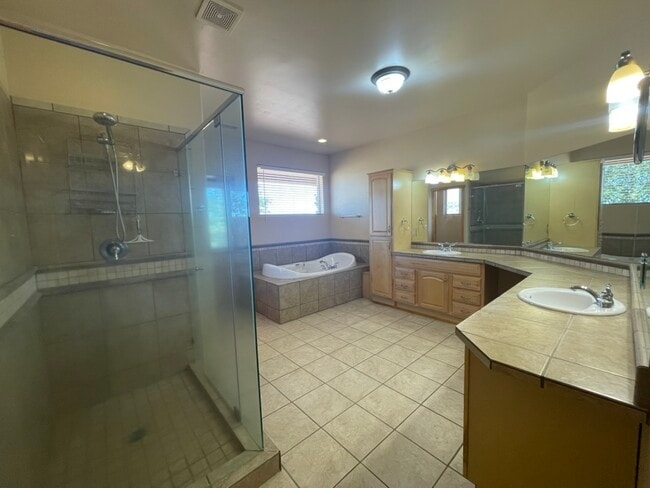 Building Photo - 6809 Chapingo Rd NE