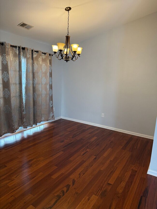 Building Photo - Lovely 3 bedroom 2 bath home located in the Avalon Community