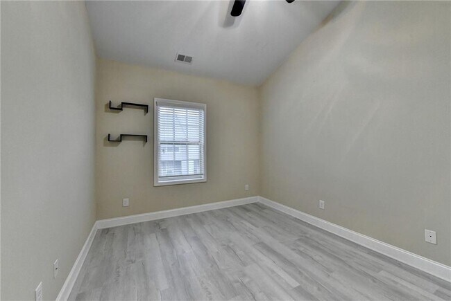 Building Photo - 2405 Tenor Ln