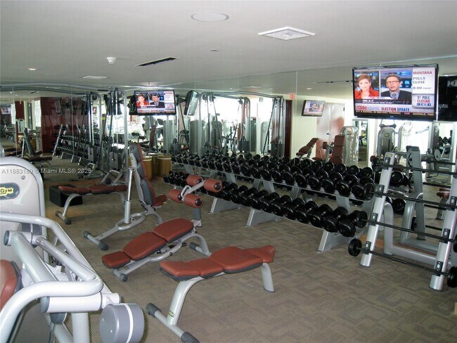 Building Photo - 900 Biscayne Blvd