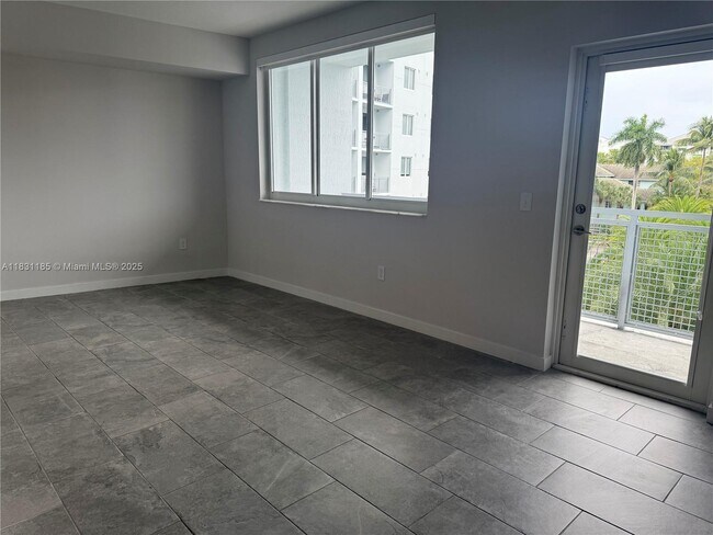 Building Photo - 2500 SW 22nd Terrace