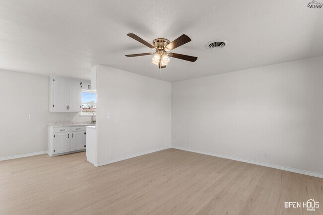 Building Photo - 3201 Cuba Ct