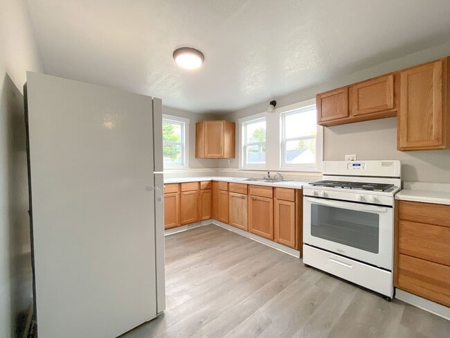 Building Photo - Charming 2-bedroom, 1 bath