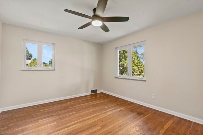 Building Photo - Beautifully Renovated 4 Bed/ 2 Bath with 2 Car Garage