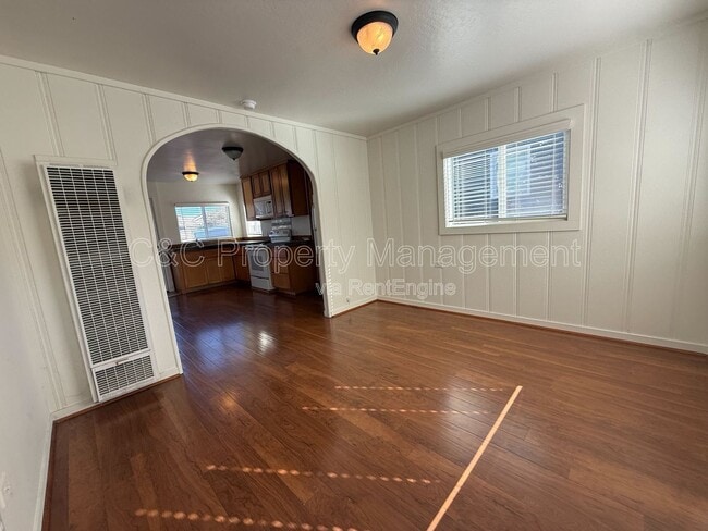 Building Photo - 758 Lily St