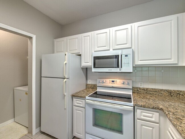 Building Photo - 5703 Legacy Crescent Pl