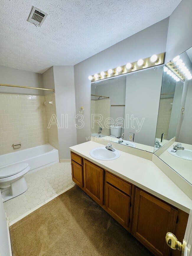 Building Photo - 6008 Woodrun Ct