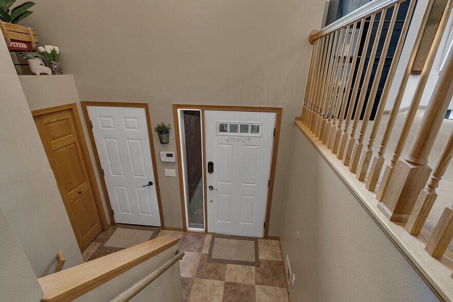 Building Photo - 1419 Hillside Ct