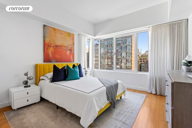 Building Photo - 14 W 14th St