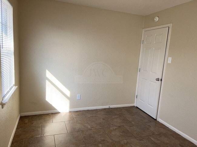 Building Photo - 1202 Kathey Dr